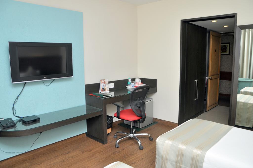 Indismart Hotel Kolkata Exterior photo