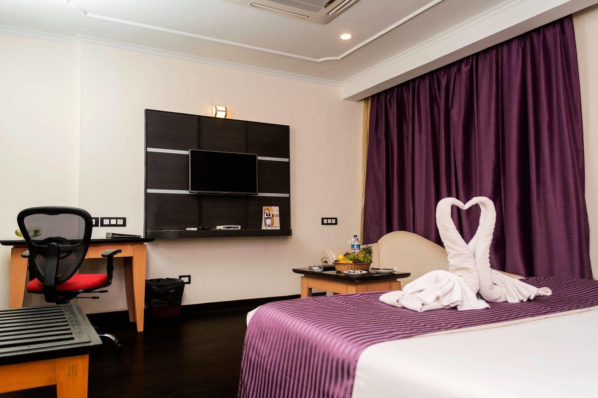 Indismart Hotel Kolkata Exterior photo